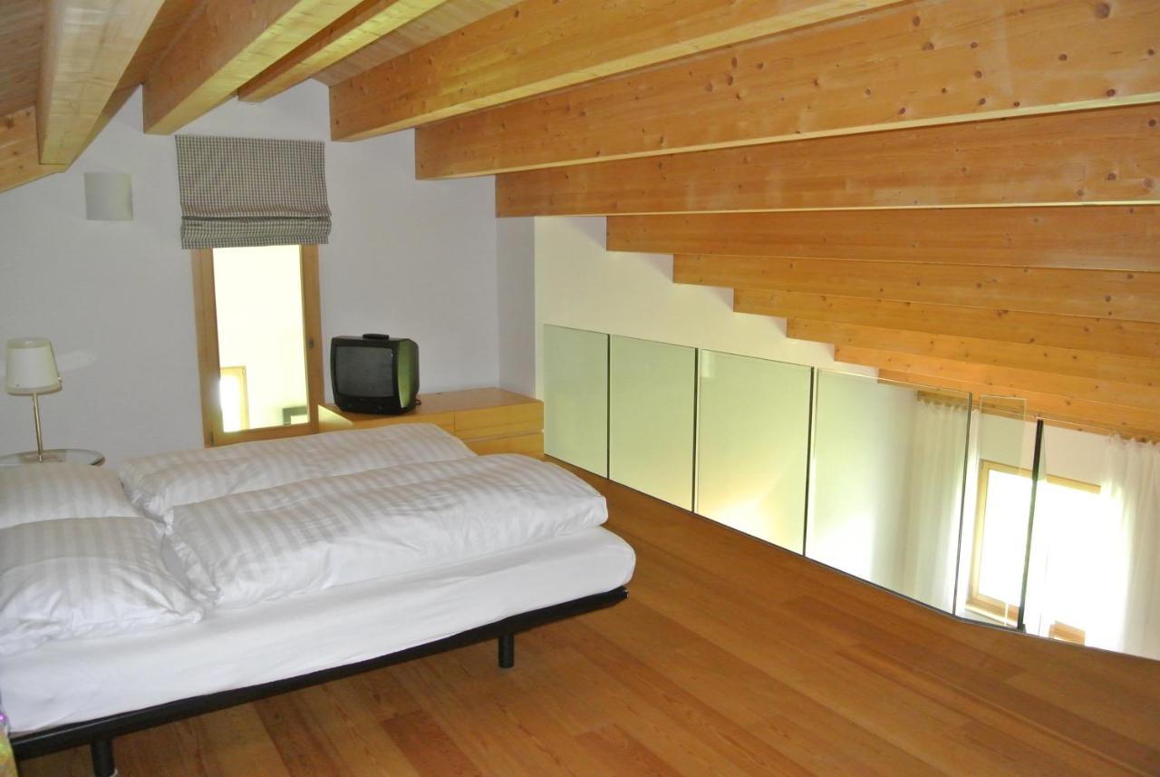 Chesa La Montanella - Ferienwohnung, Maloja Exterior foto