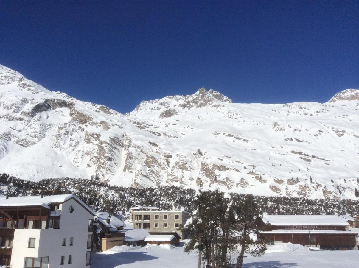 Chesa La Montanella - Ferienwohnung, Maloja Exterior foto