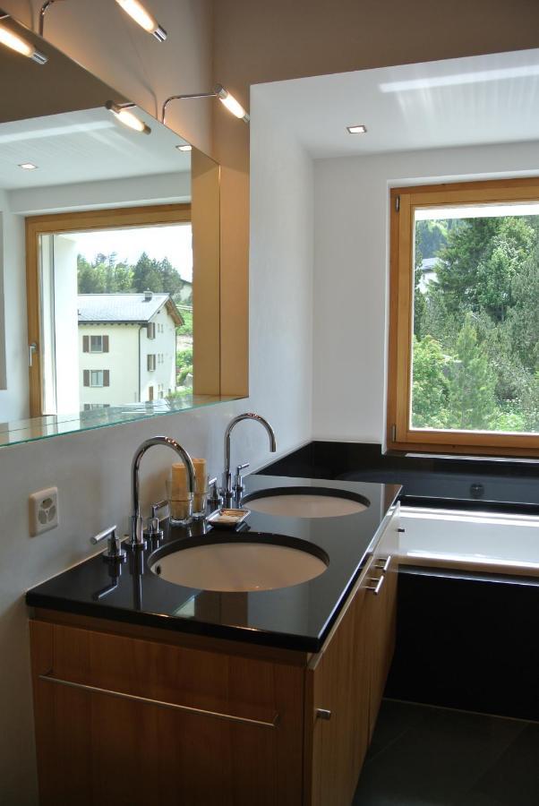 Chesa La Montanella - Ferienwohnung, Maloja Exterior foto